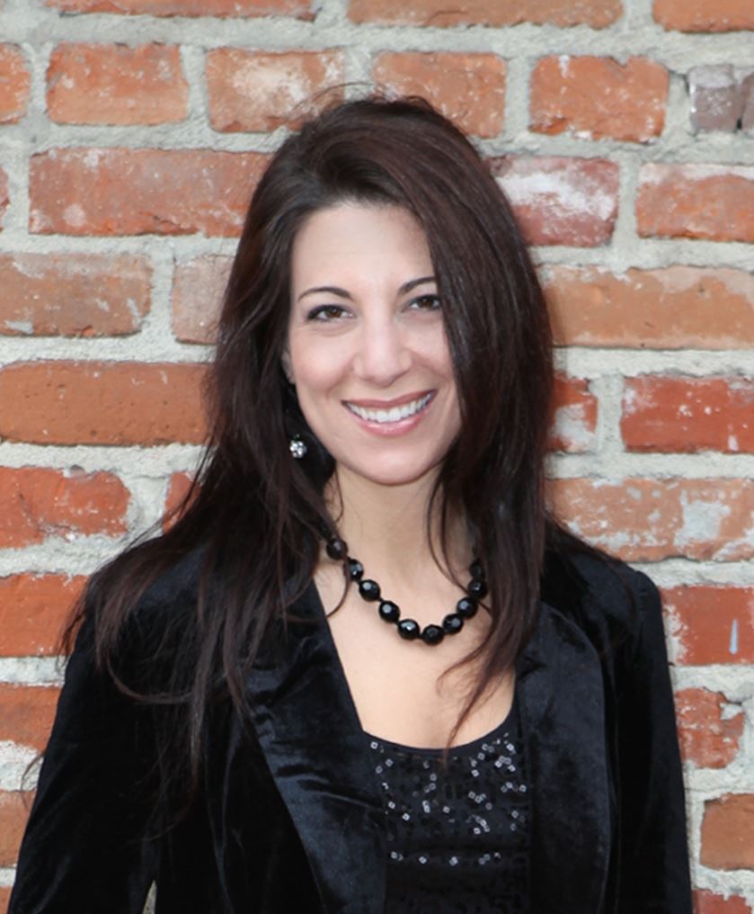 Leslie Schilling Headshot